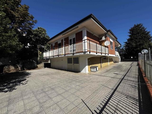 Casa indipendente in vendita a Frosinone via Mastruccia, Centro città