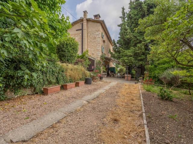 Casa indipendente in vendita a Fumane VR