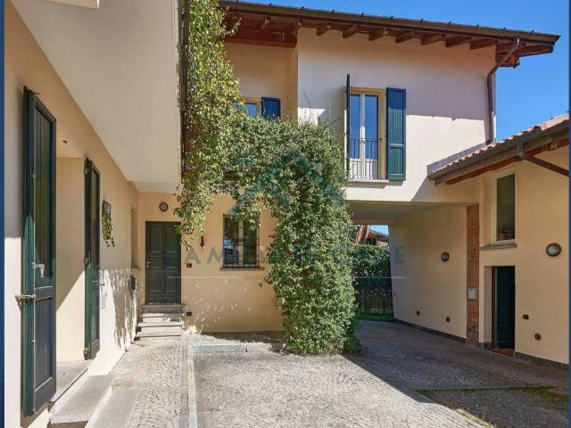 Casa indipendente in vendita a Inarzo VA