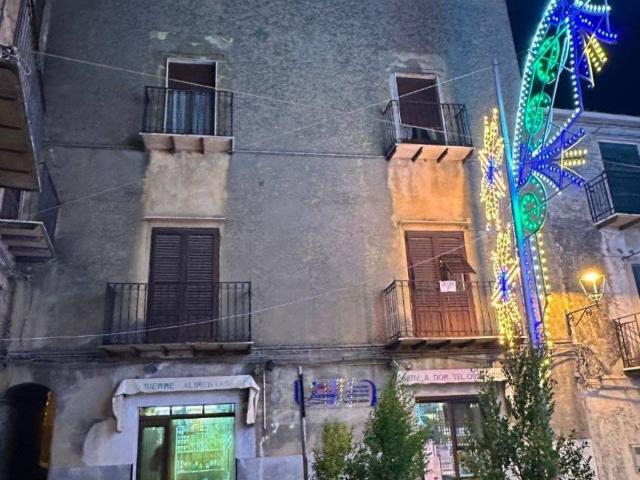 Casa indipendente in vendita a Isnello PA
