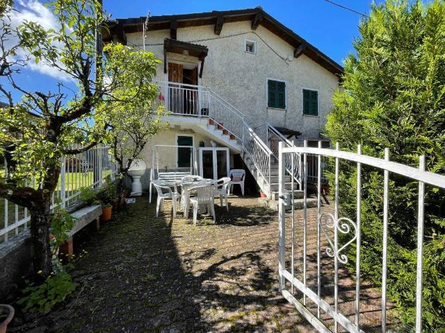 Casa indipendente in vendita a Isola del Cantone GE