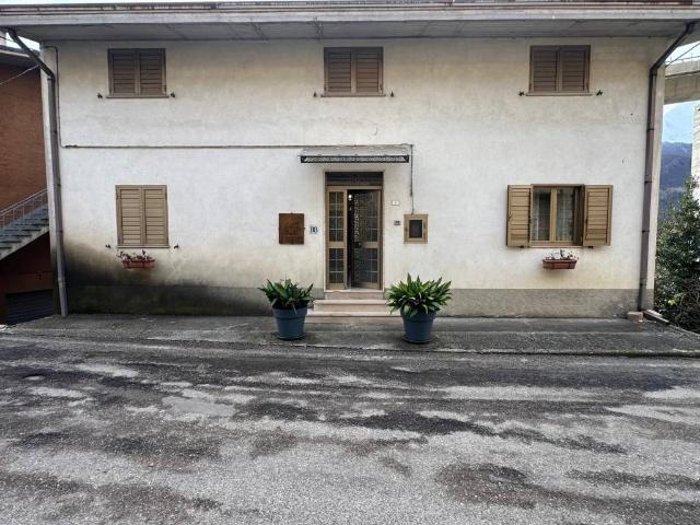 Casa indipendente in vendita a Isola del Gran Sasso d'Italia TE