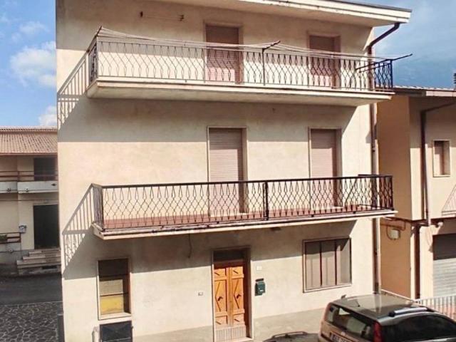 Casa indipendente in vendita a Isola del Gran Sasso d'Italia TE