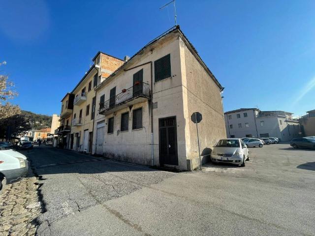 Casa indipendente in vendita a Isola del Liri FR
