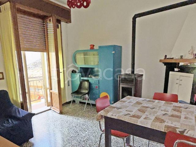Casa indipendente in vendita a Isola del Piano via Regina Elena, 4