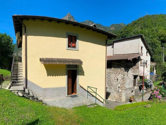 Casa indipendente in vendita a Isola di Fondra BG