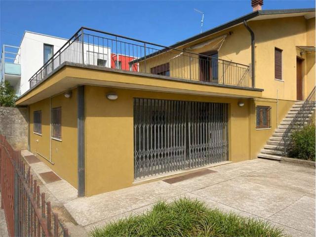Casa indipendente in vendita a Isola Vicentina VI