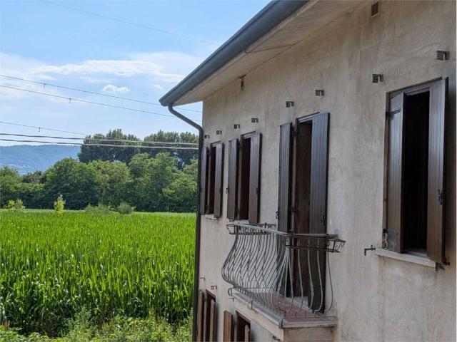 Casa indipendente in vendita a Isola Vicentina VI