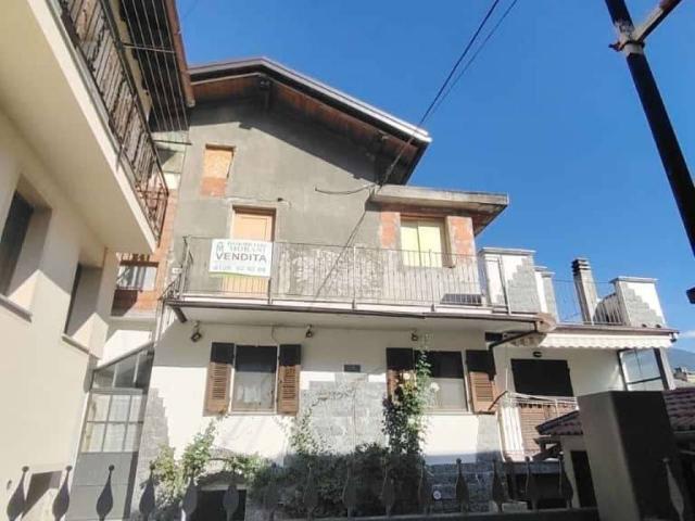 Casa indipendente in vendita a Issogne AO