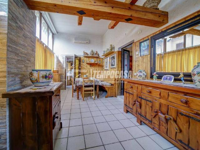 Casa indipendente in vendita a Jerago con Orago VA
