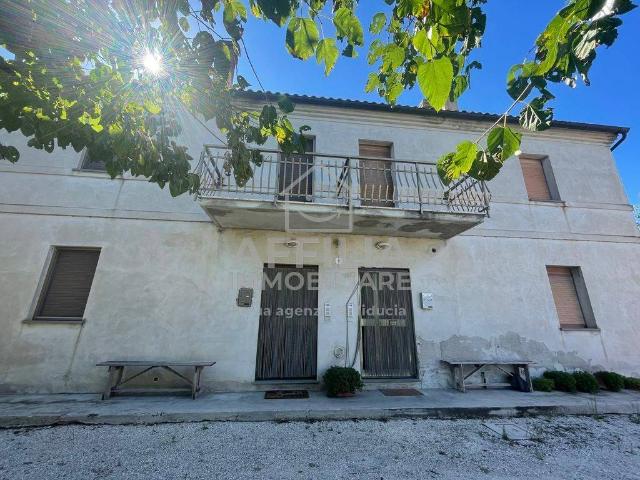 Casa indipendente in vendita a Jesi AN