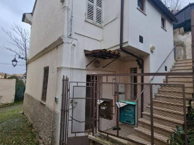 Casa indipendente in vendita a Jesi AN