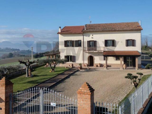 Casa indipendente in vendita a Jesi AN