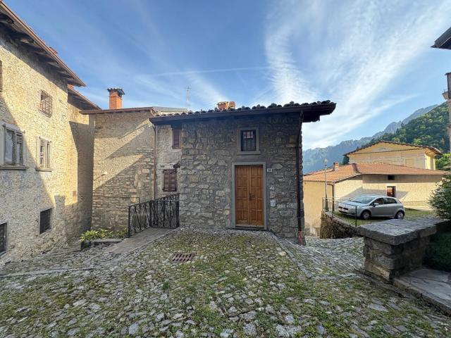 Casa indipendente in vendita a Oneta, Cantoni