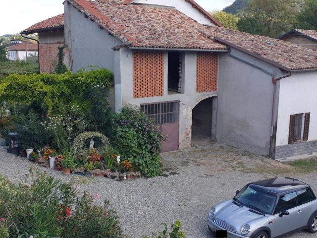 Casa indipendente in vendita a Odalengo Grande AL
