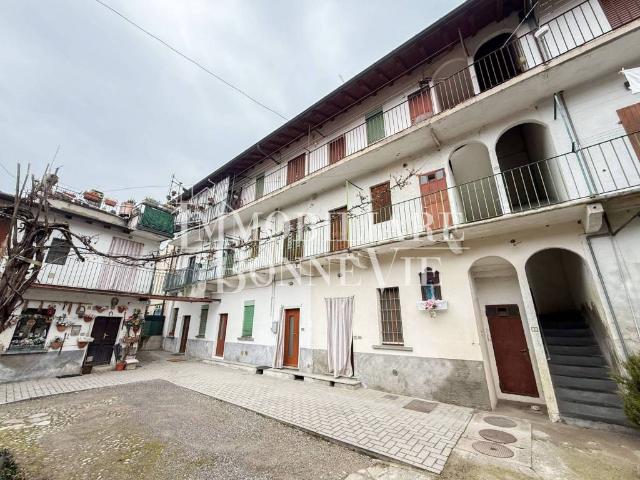 Casa indipendente in vendita a Oltrona di San Mamette CO