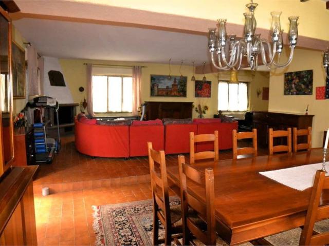 Casa indipendente in vendita a Oltrona di San Mamette CO