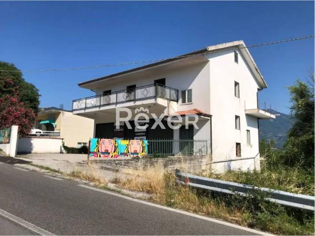 Casa indipendente in vendita a Oliveto Citra SA