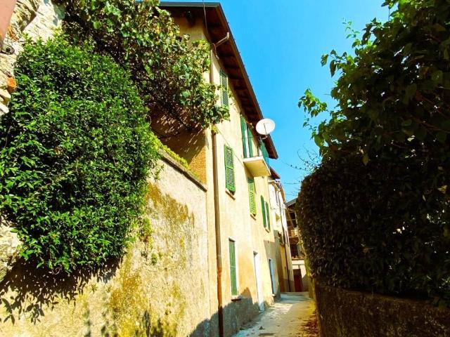 Casa indipendente in vendita a Oliveto Lario LC