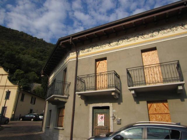 Casa indipendente in vendita a Oliveto Lario LC