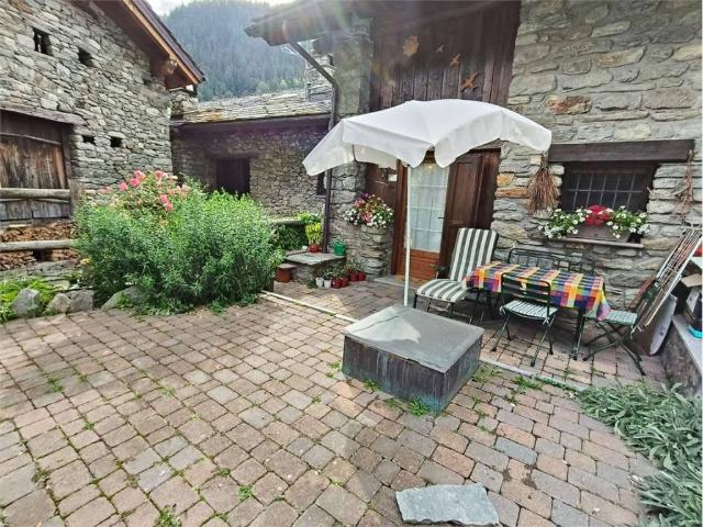 Casa indipendente in vendita a Ollomont AO