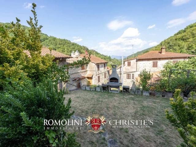 Casa indipendente in vendita a Ortignano Raggiolo AR
