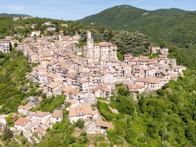 Casa indipendente in vendita a Orvinio RI