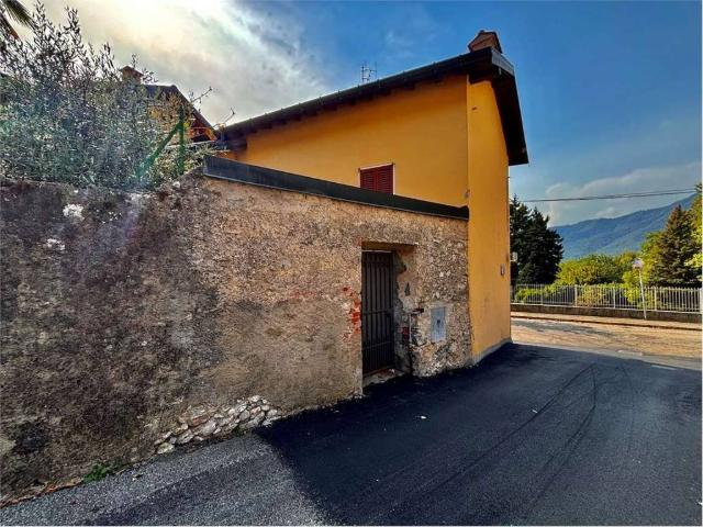 Casa indipendente in vendita a Orino VA