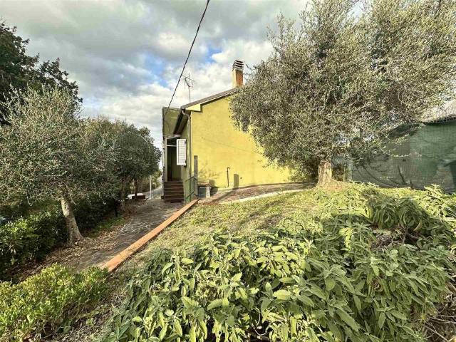 Casa indipendente in vendita a Ostra AN