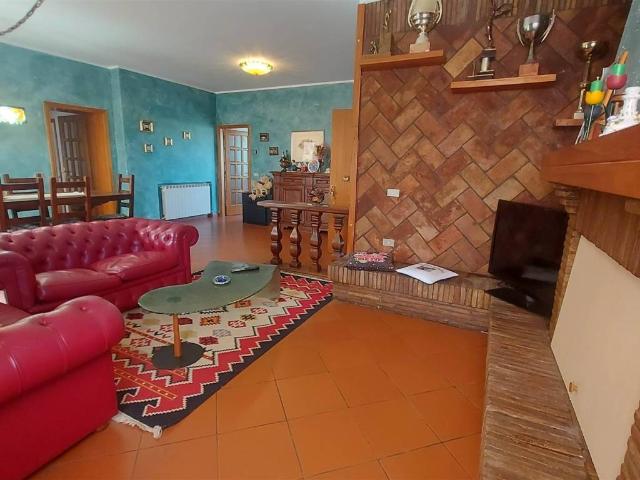 Casa indipendente in vendita a Ostra AN