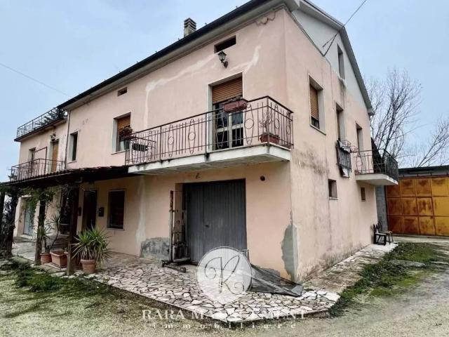 Casa indipendente in vendita a Ostra Vetere AN