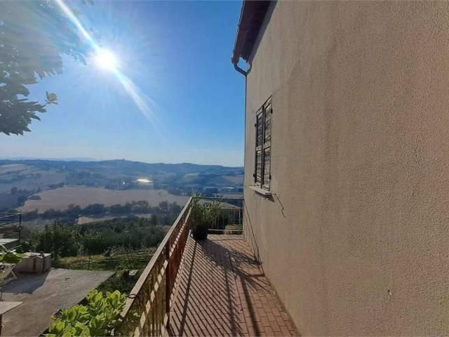 Casa indipendente in vendita a Ostra Vetere AN