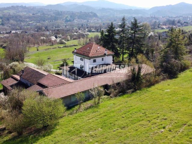Casa indipendente in vendita a Ovada strada parasio