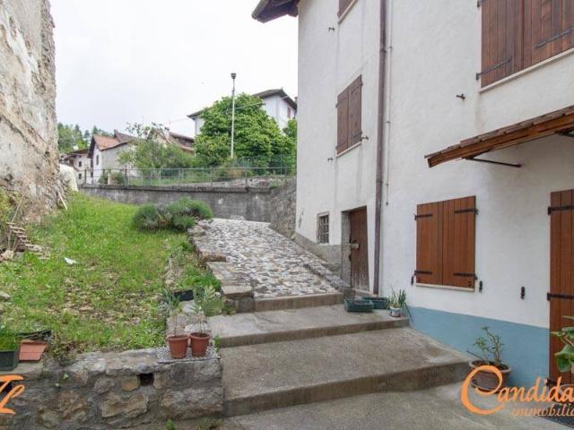 Casa indipendente in vendita a Ovaro UD