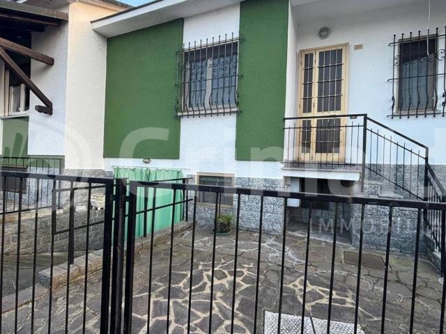 Casa indipendente in vendita a Ozzero MI