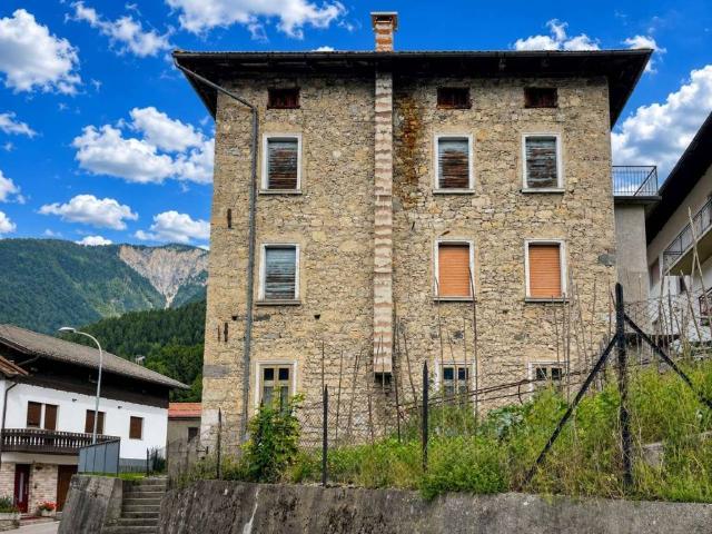 Casa indipendente in vendita a Lozzo di Cadore BL