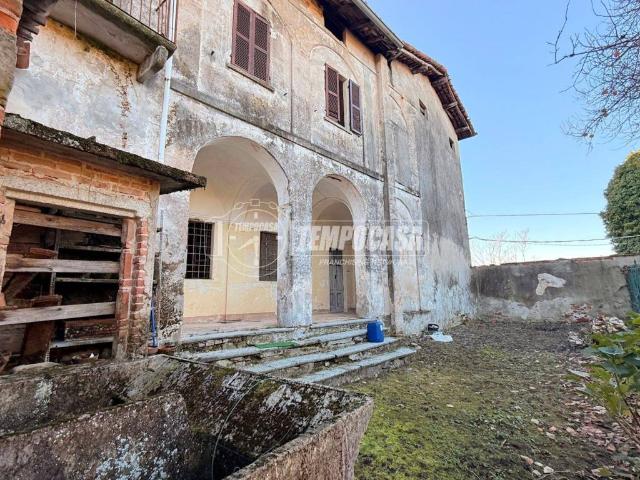 Casa indipendente in vendita a Lozzolo VC