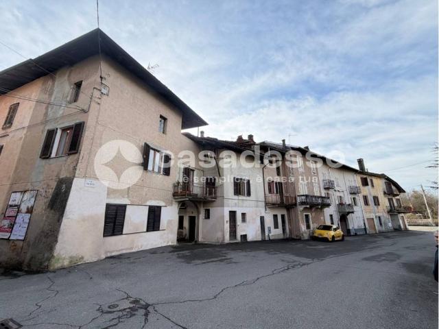 Casa indipendente in vendita a Lozzolo VC