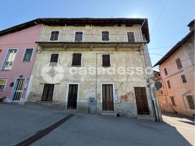 Casa indipendente in vendita a Lozzolo VC