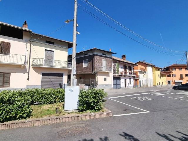 Casa indipendente in vendita a Lozzolo VC