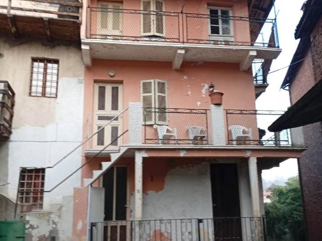 Casa indipendente in vendita a Lozzolo VC