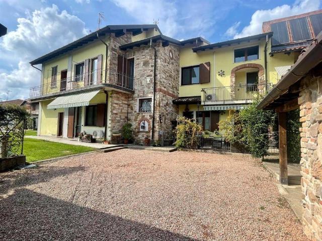 Casa indipendente in vendita a Lozza VA