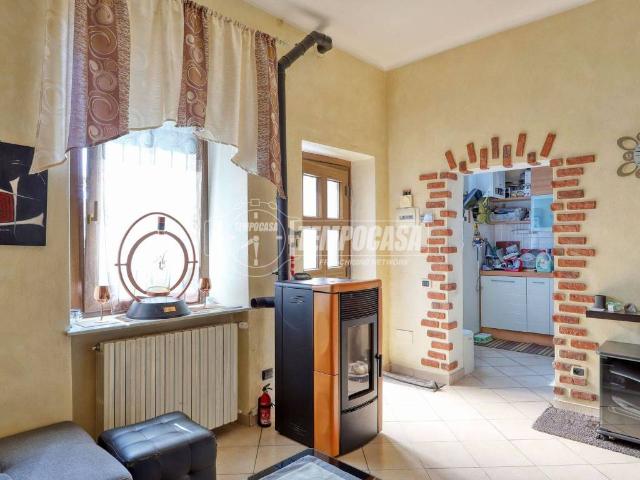 Casa indipendente in vendita a Lozza VA