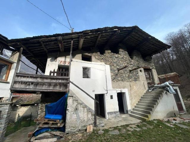 Casa indipendente in vendita a Locana TO