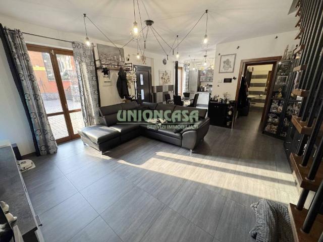 Casa indipendente in vendita a Lonate Ceppino VA