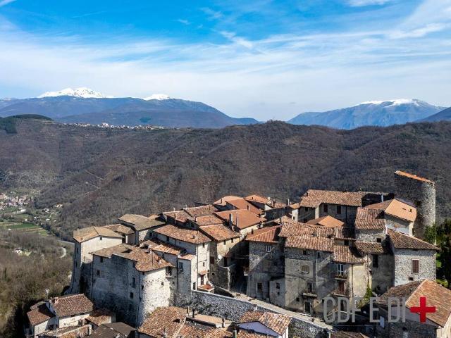 Casa indipendente in vendita a Longone Sabino RI
