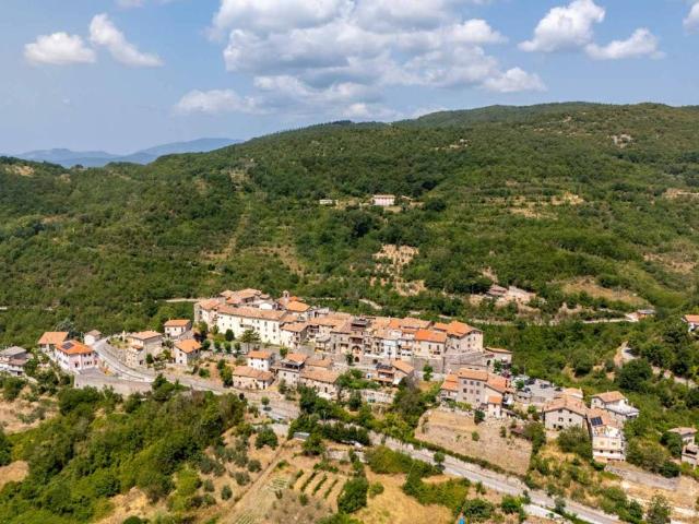 Casa indipendente in vendita a Longone Sabino RI