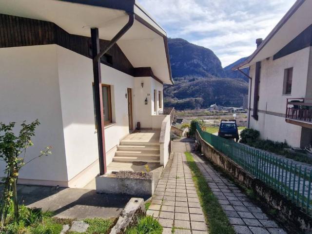 Casa indipendente in vendita a Longarone BL