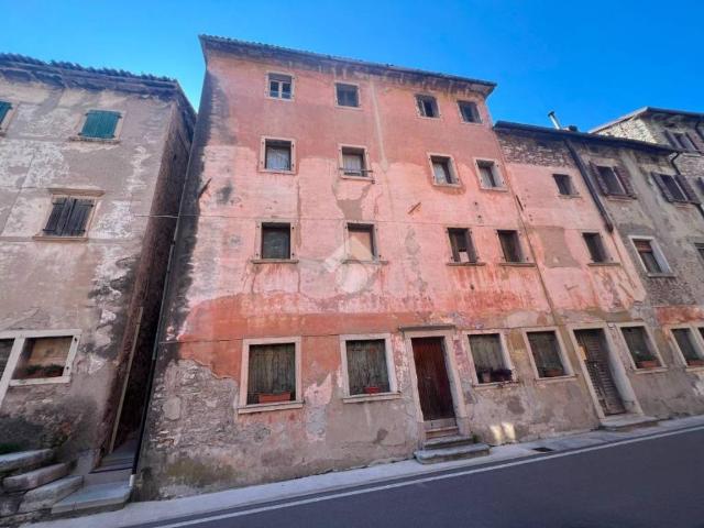 Casa indipendente in vendita a Longarone via Dei Fiori, 18