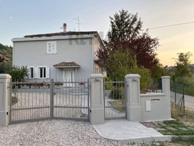 Casa indipendente in vendita a Loreto Aprutino PE